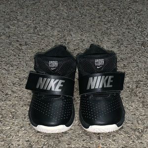 Toddler size 7c Nike shoes